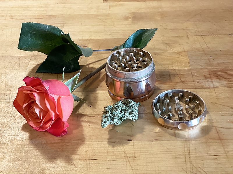 DIY: How to Roll a Rose Blunt